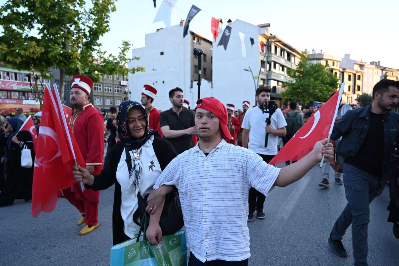 Konya'da 15 Temmuz gecesi! Kılıçarslan Meydanı'na insan seli 11